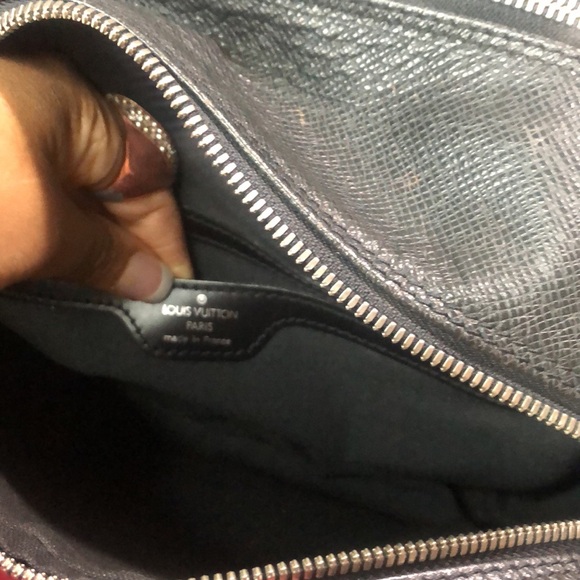 LOUIS VUITTON authentic Taiga Reporter PM Bag, Crossbody/Shoulder Leather - Picture 6 of 9